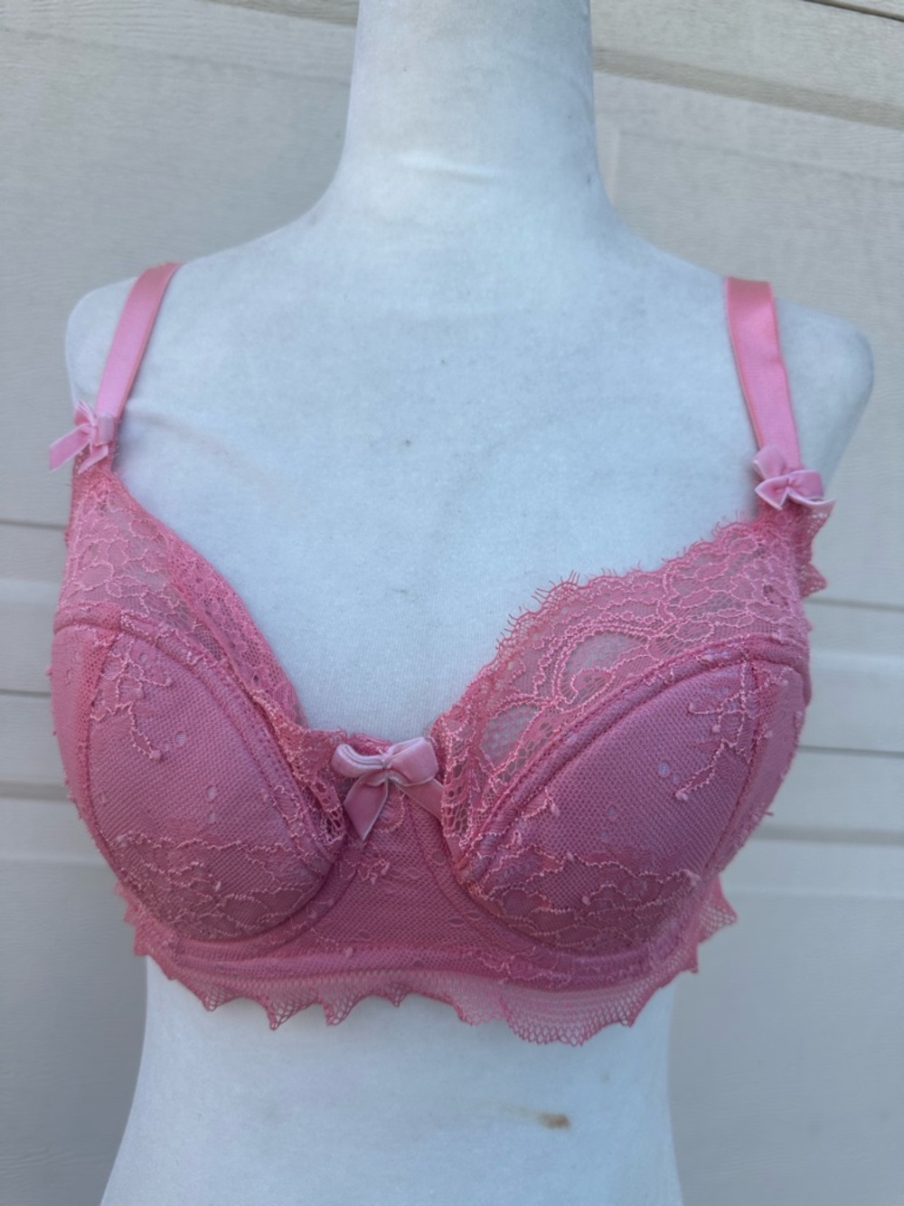 VS Pink Lace Underwire Bra - Women's Intimates , Size 34D.